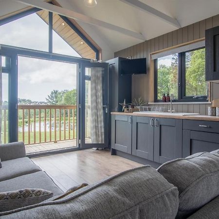 Cabin In The Woods - 1 Bedroom Lodge - Kilgetty Stepaside  Экстерьер фото